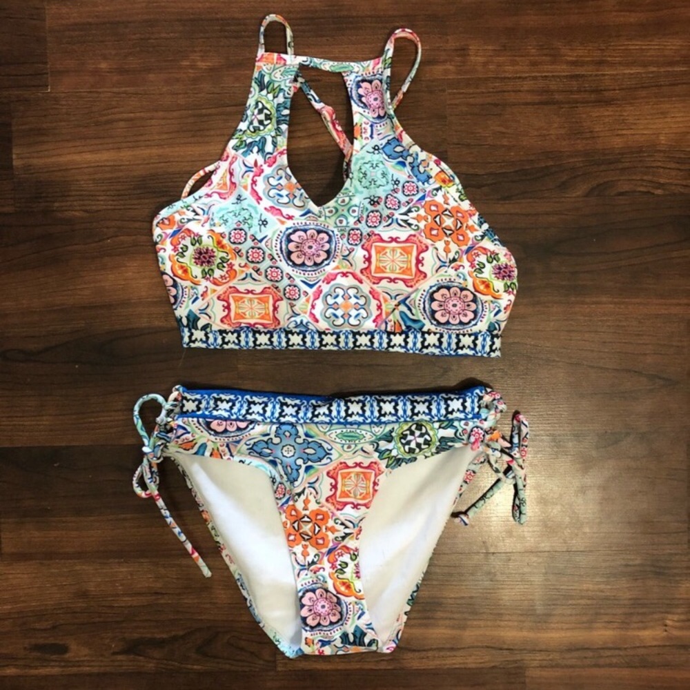 {Cupshe} High Neck Bikini Size Small